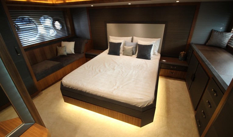 65 Monte Carlo Yachts Master stateroom
