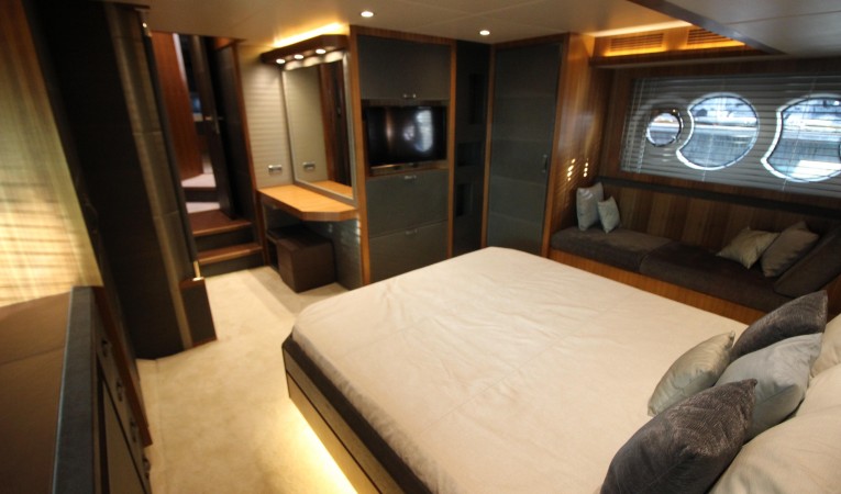 65 Monte Carlo Yachts Master stateroom