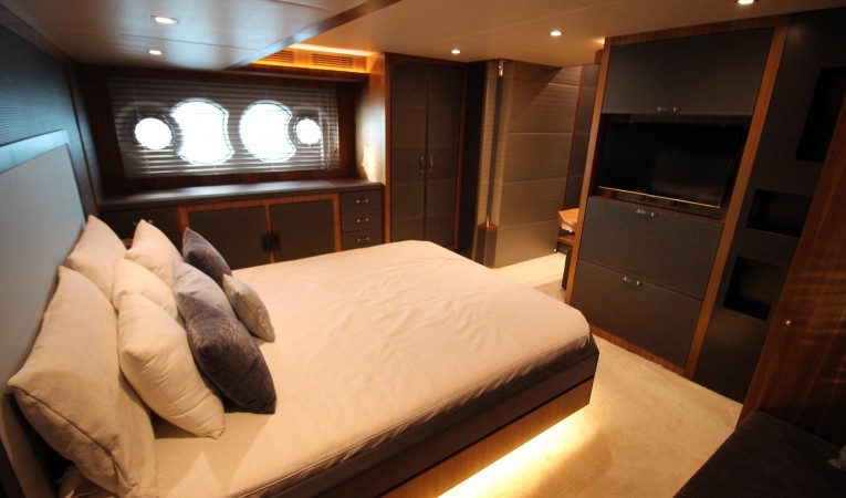 65 Monte Carlo Yachts Master stateroom