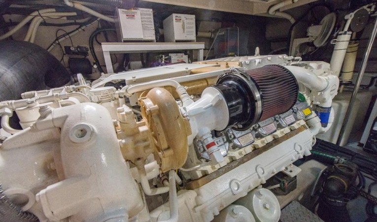58 Sea Ray Engine Room