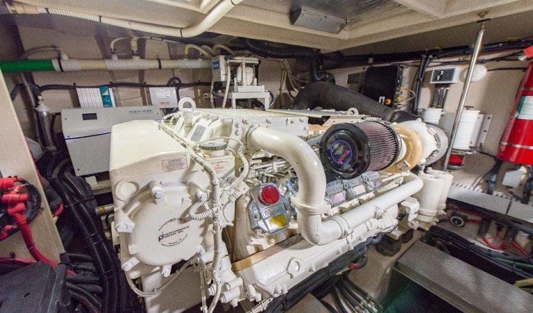58 Sea Ray Engine Room