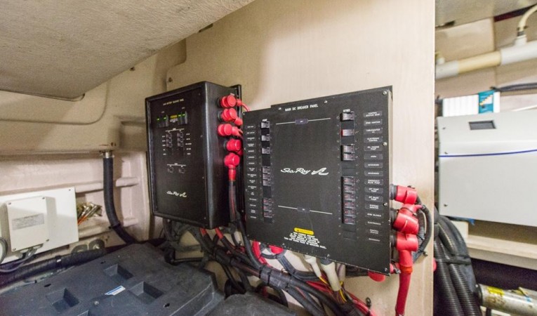 58 Sea Ray Engine Room