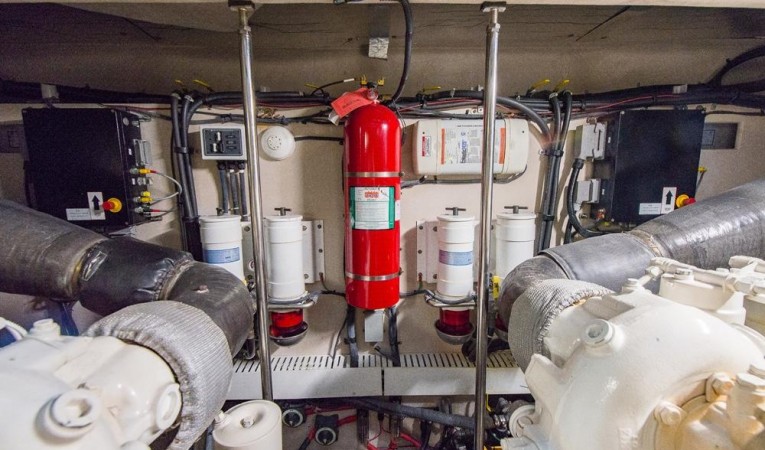 58 Sea Ray Engine Room