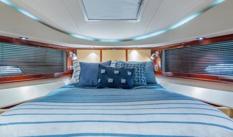 58 Sea Ray VIP Stateroom