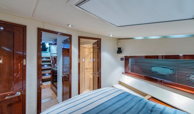 58 Sea Ray VIP Stateroom