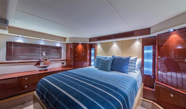 58 Sea Ray Master Stateroom