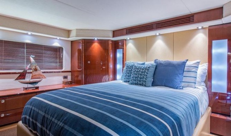 58 Sea Ray Master Stateroom