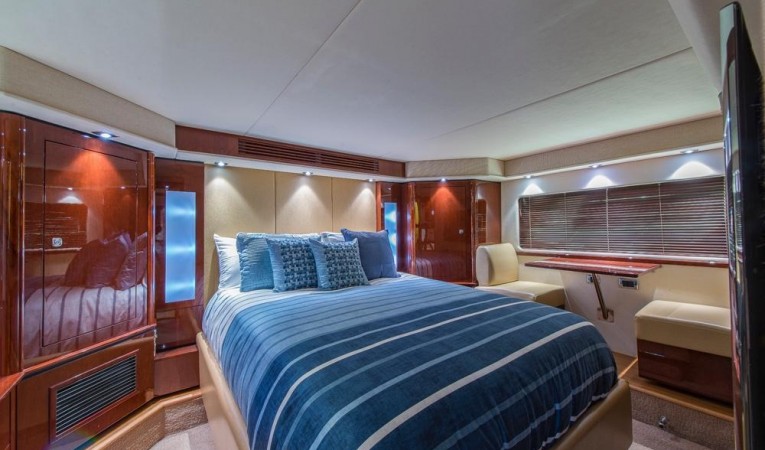58 Sea Ray Master Stateroom