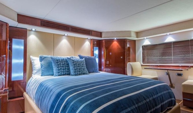 58 Sea Ray Master Stateroom
