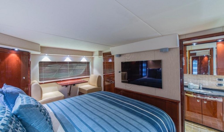 58 Sea Ray Master Stateroom
