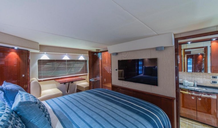 58 Sea Ray Master Stateroom