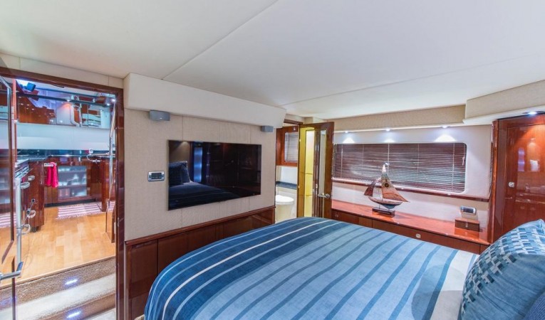58 Sea Ray Master Stateroom