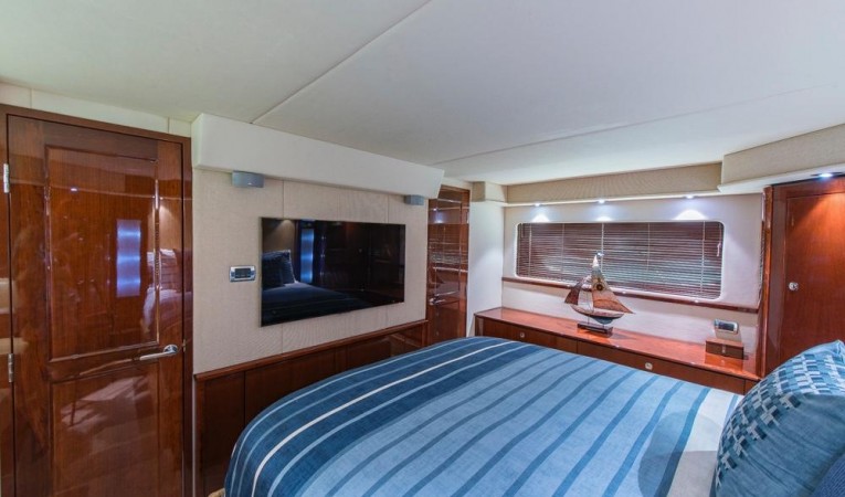 58 Sea Ray Master Stateroom