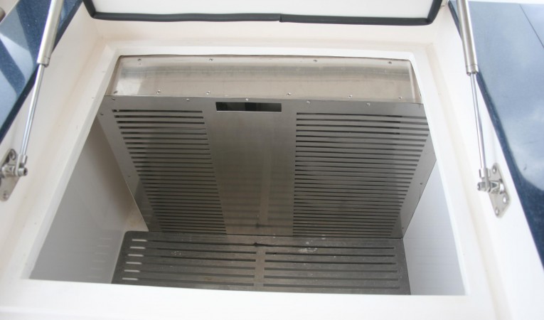 82 Horizon Flybridge Cold Plate Freezer