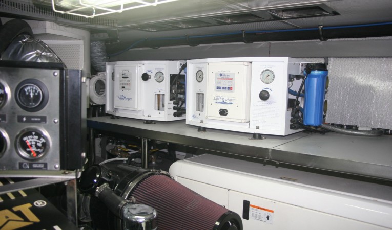 82 Horizon Dual Watermakers, Port