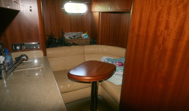 82 Horizon Crew Lounge