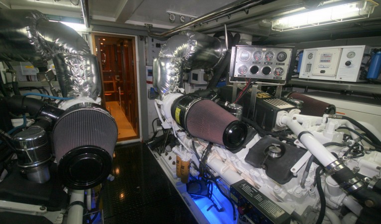 82 Horizon Engine Room Aft