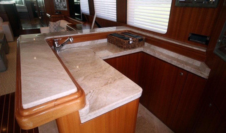 82 Horizon Behind Salon Bar