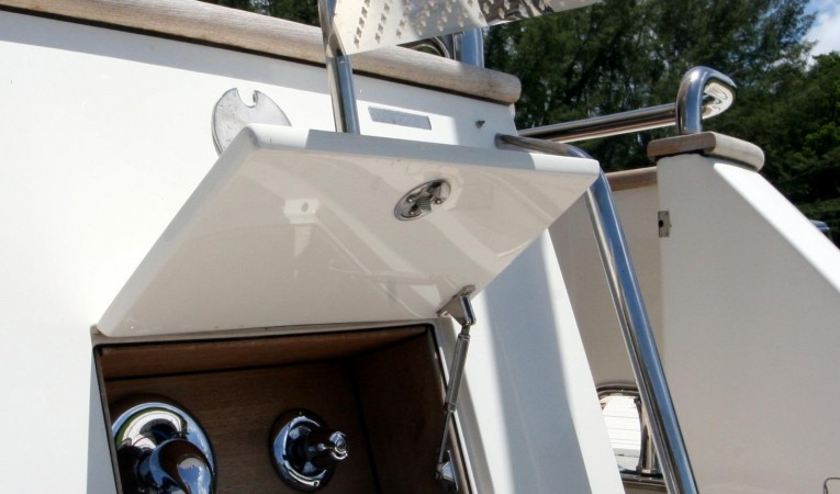 82 Horizon Custom Swim Platform Shower