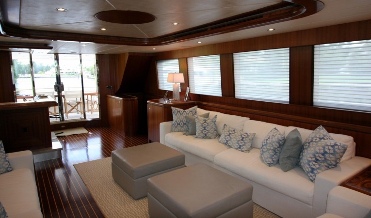 82 Horizon Salon Aft Port