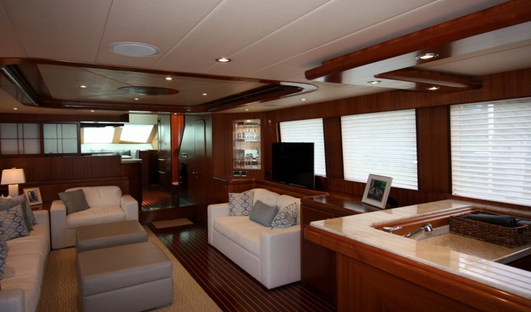 82 Horizon Salon Forward Starboard