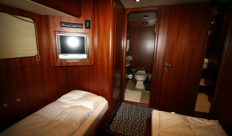 82 Horizon Guest Stateroom Forward