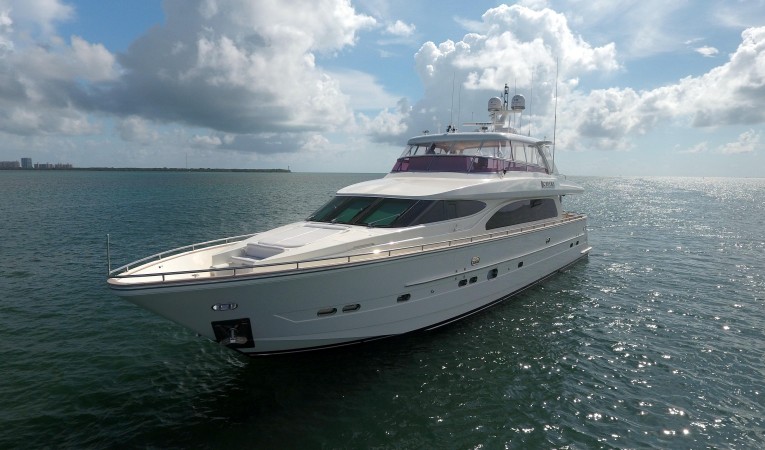 82 Horizon Port Bow Profile