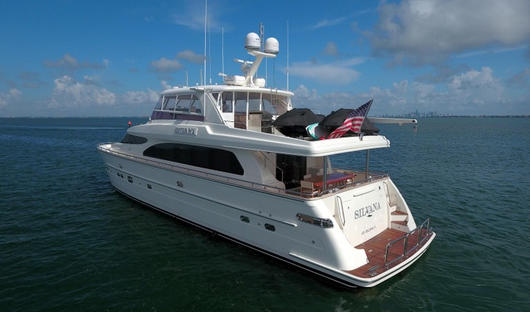 82 Horizon Port Stern Profile