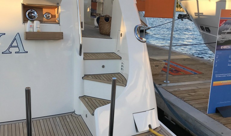 82 Horizon Custom Swim Boarding Rails