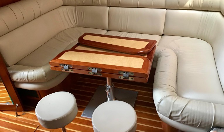 52 Tiara Salon Settee