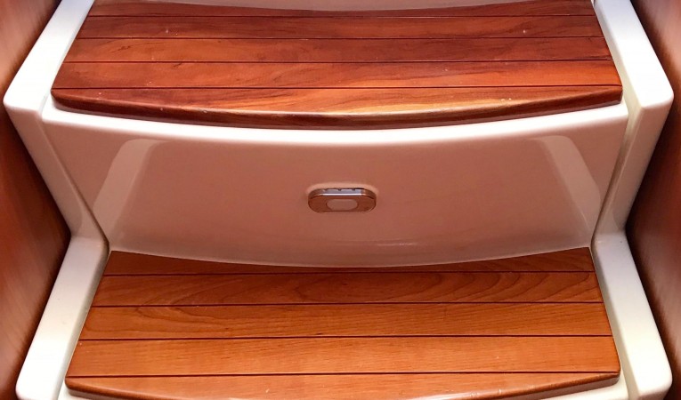 52 Tiara Steps to Salon