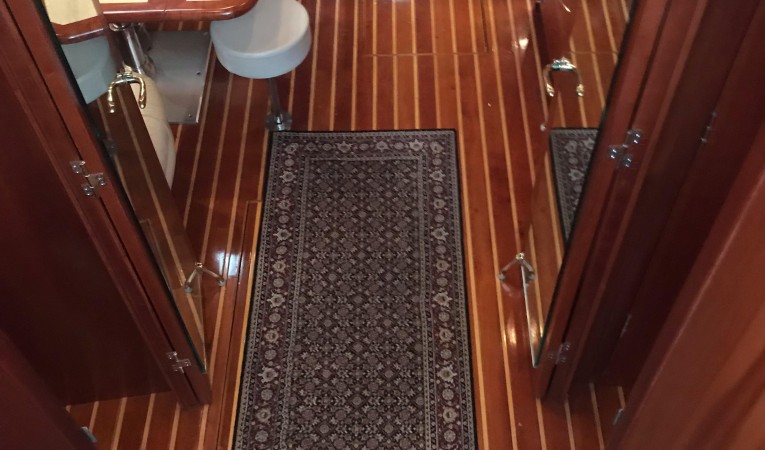 52 Tiara Salon Entry