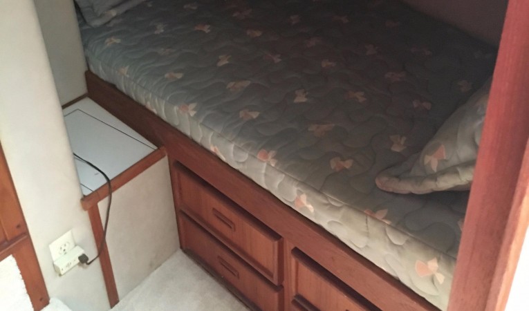 50 Chris Craft Guest Cabin