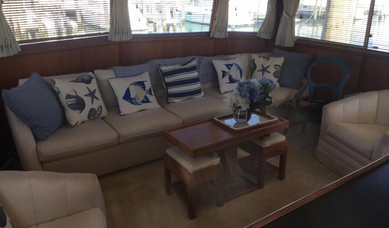 50 Chris Craft Upper Aft Salon