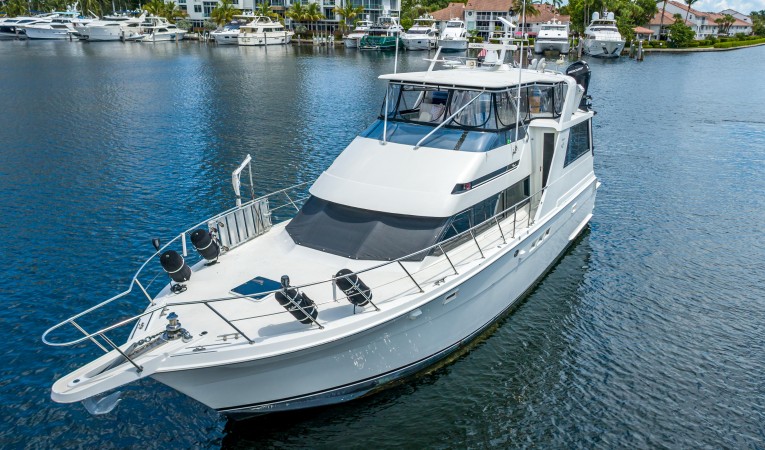 52 Hatteras 