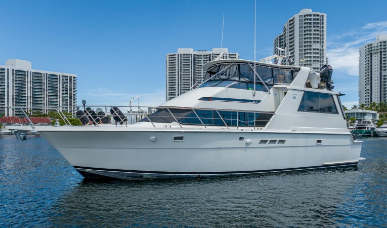 52 Hatteras 