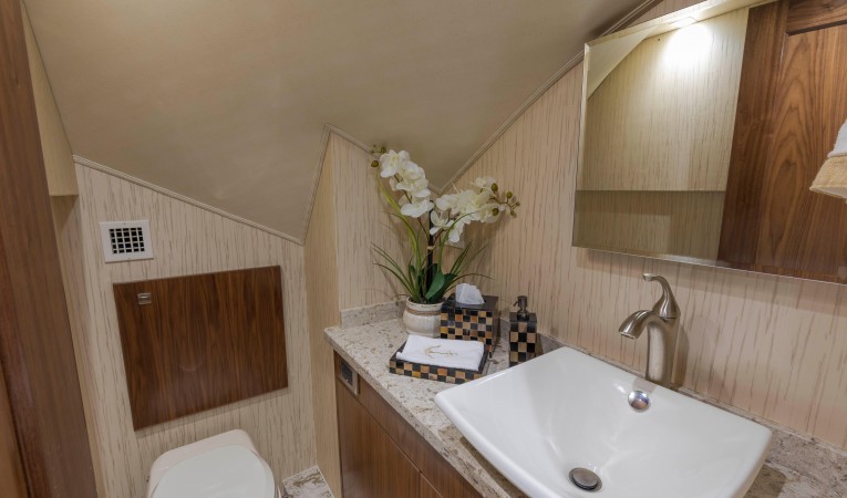 92 Viking Day head forward of dining