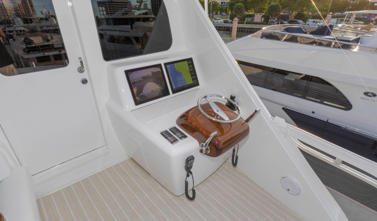 92 Viking Enclosed bridge aft deck helm