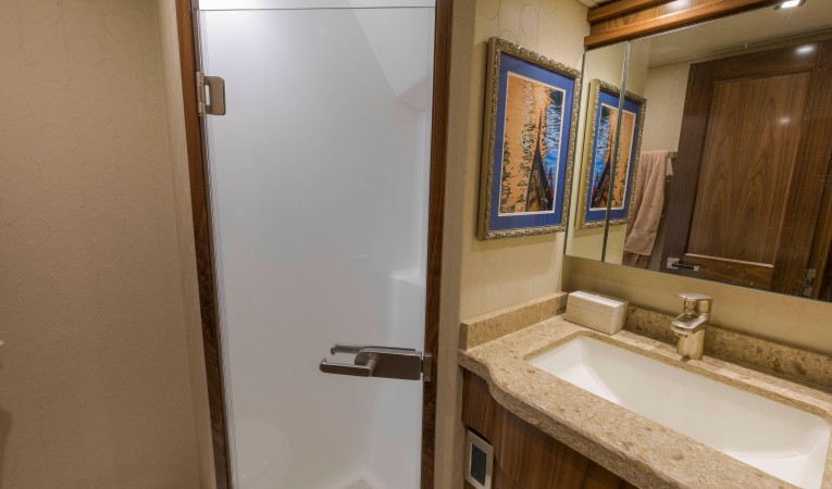 92 Viking Guest/Captains head