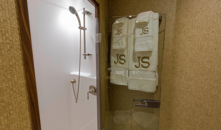 92 Viking VIP shower