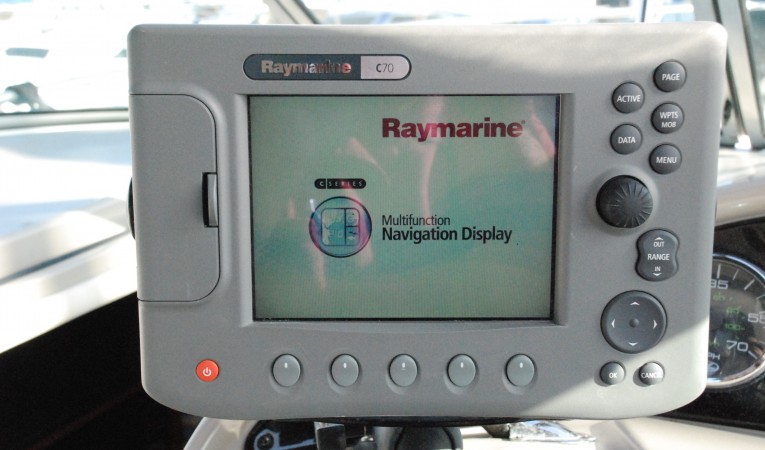 26 Sea Ray Raymarine c70 Chartplotter Radar