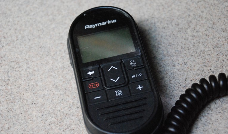 26 Sea Ray Raymarine VHF Handset