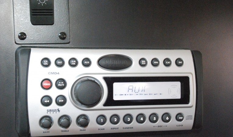 26 Sea Ray Clarion Stereo SIRIUS Ready