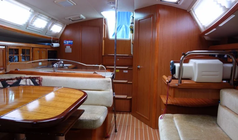 38 Hunter Salon