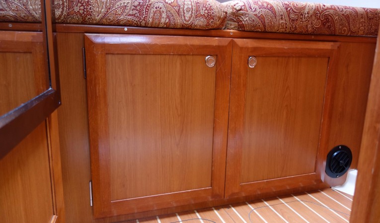 38 Hunter Storage Under V Berth