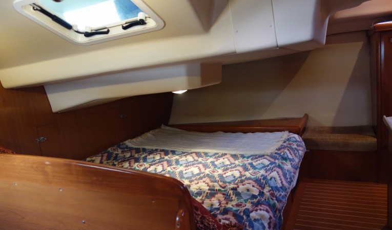 38 Hunter Owner Double Berth