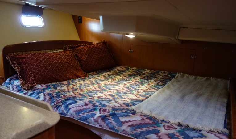 38 Hunter Owner Double Berth