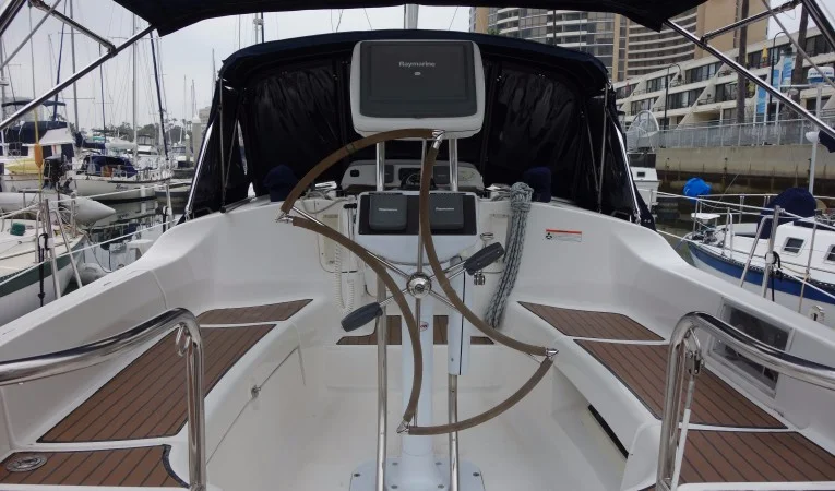 38 Hunter Steering