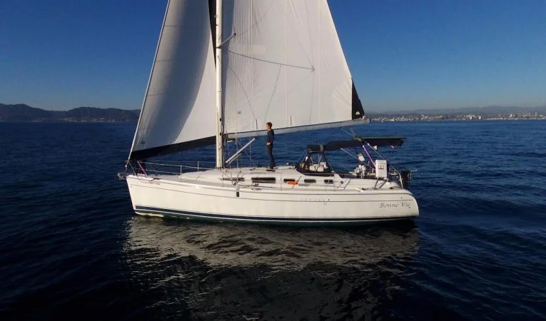 38 Hunter Sailing