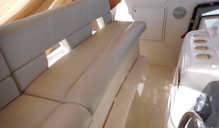 40 Tiara Helm Seating - Looking to Port